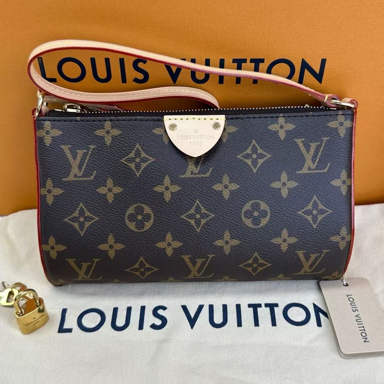 Lv pochette 