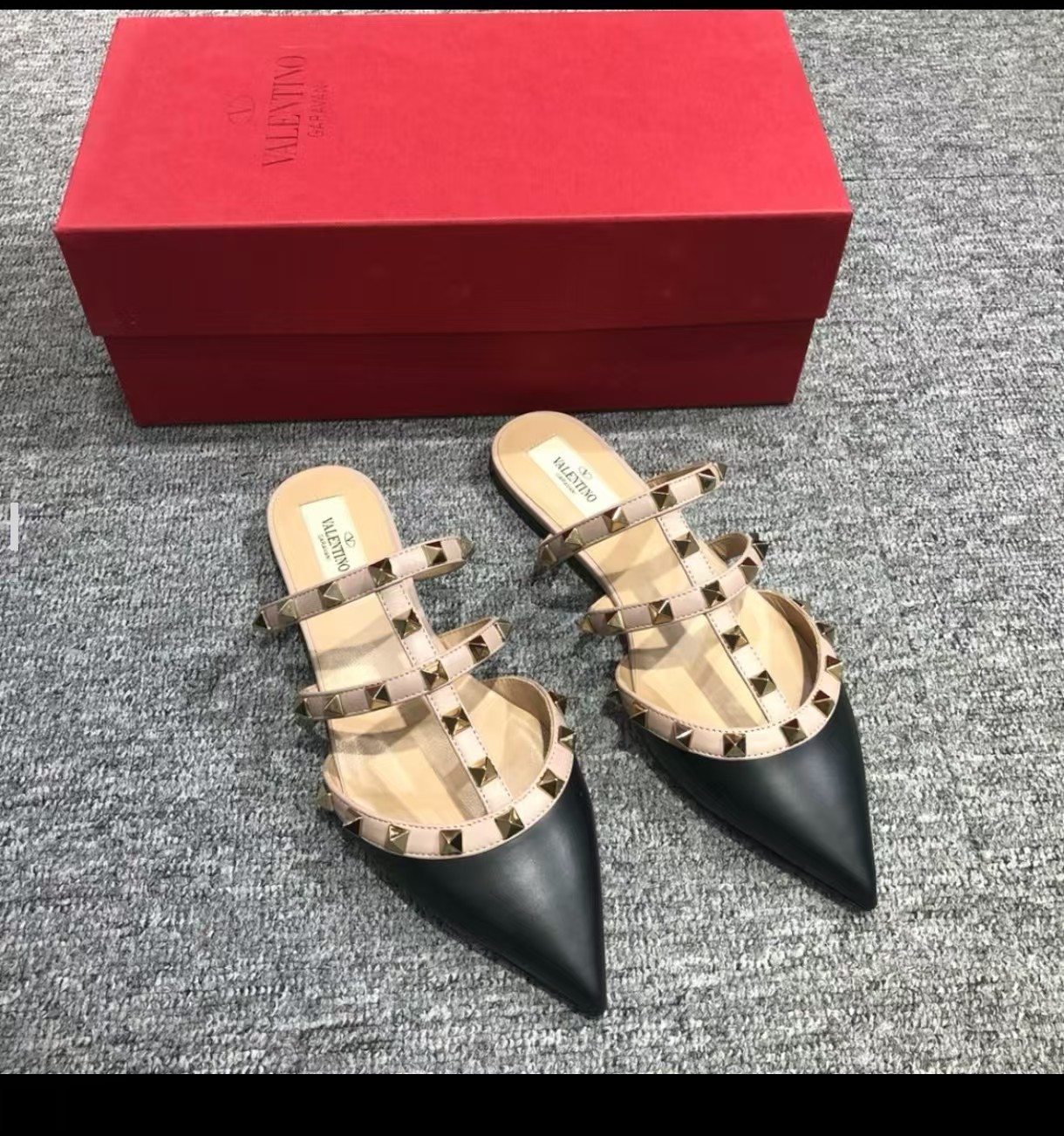 Valentino經典款平底鞋
